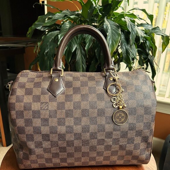 DANGLING CLOVER Bag Charm Gold Tone 🍀 - Picture 5 of 9